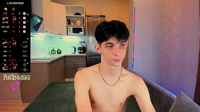 Snapshot of Aaron_Boom chatting on 09-30-25, 07:41 Aaron Boom online show from 09-30-25, 07:41