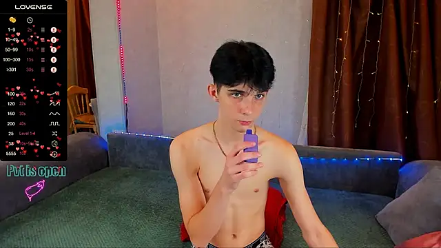 Snapshot of Aaron_Boom chatting on 10-10-25, 09:36 Aaron Boom online show from 10-10-25, 09:36