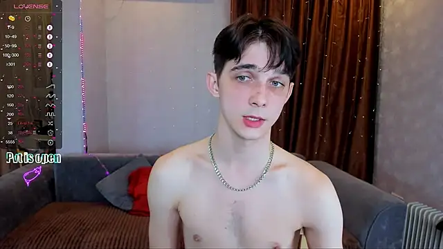 Snapshot of Aaron_Boom chatting on 02-13-26, 04:25 Aaron Boom online show from 02-13-26, 04:25