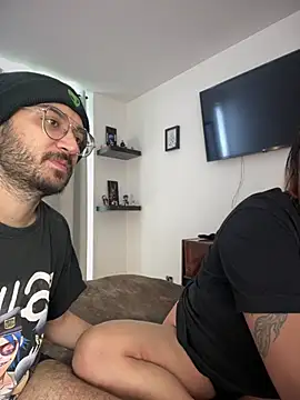 Snapshot of Rae_Lil_White chatting on 02-16-25, 06:43 Rae Lil White online show from 02-16-25, 06:43