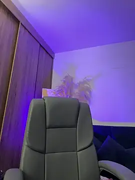 Snapshot of Rae_Lil_White chatting on 09-21-25, 11:28 Rae Lil White online show from 09-21-25, 11:28