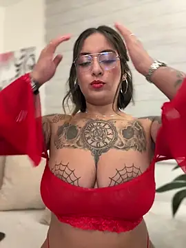 Snapshot of Rae_Lil_White chatting on 11-12-25, 11:58 Rae Lil White online show from 11-12-25, 11:58