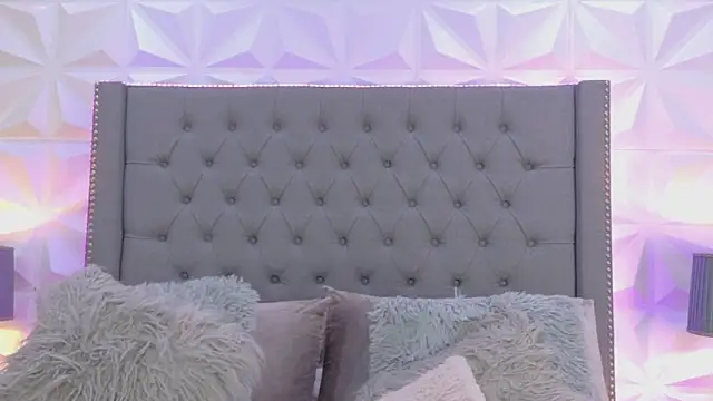 Snapshot of sarah_salis_ chatting on 12-14-24, 01:17 sarah salis online show from 12-14-24, 01:17