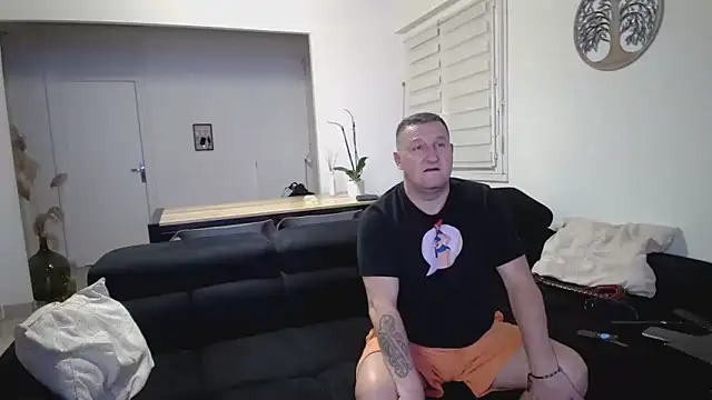 Snapshot of darkmoonsubmissive chatting on 01-14-25, 09:51 darkmoonsubmissive online show from 01-14-25, 09:51