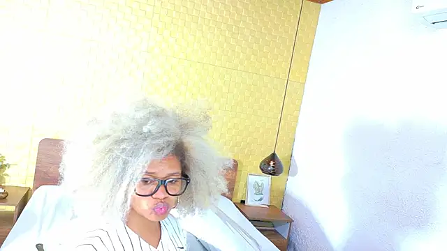 Squirter pussybomb online show from 12-11-24, 03:24