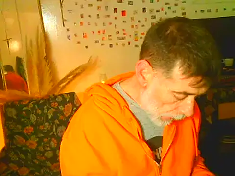 Snapshot of DaddyQuimHot chatting on 12-10-24, 04:56 DaddyQuimHot online show from 12-10-24, 04:56