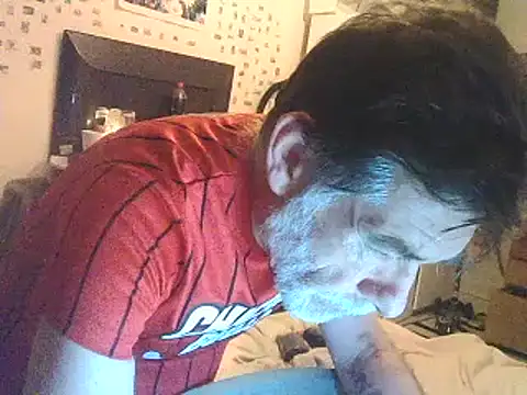 Snapshot of DaddyQuimHot chatting on 02-14-25, 01:13 DaddyQuimHot online show from 02-14-25, 01:13