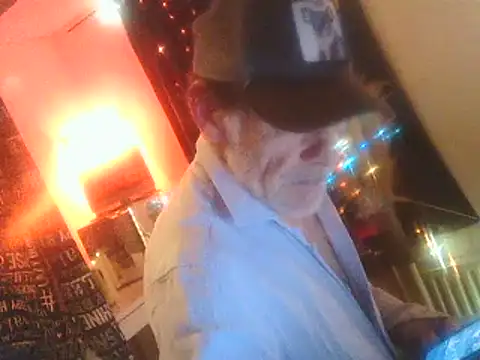 Snapshot of DaddyQuimHot chatting on 03-19-25, 02:27 DaddyQuimHot online show from 03-19-25, 02:27