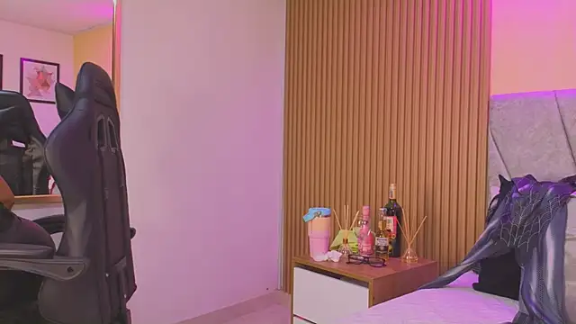 Dakota diaz  online show from 10-28-25, 08:11