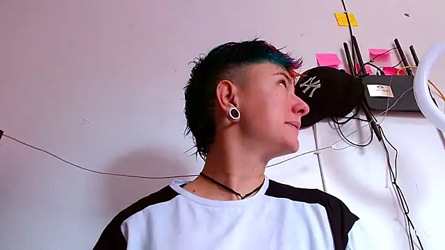 tomboyblue online show from 02-06-25, 04:58