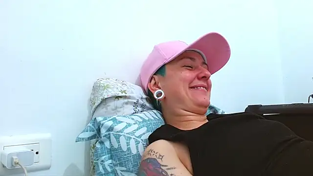 tomboyblue online show from 02-06-26, 06:11