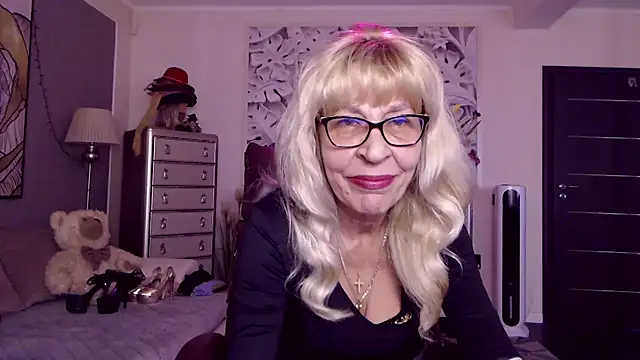 Snapshot of HornyMilf_555 chatting on 09-23-25, 01:03 HornyMilf 555 online show from 09-23-25, 01:03