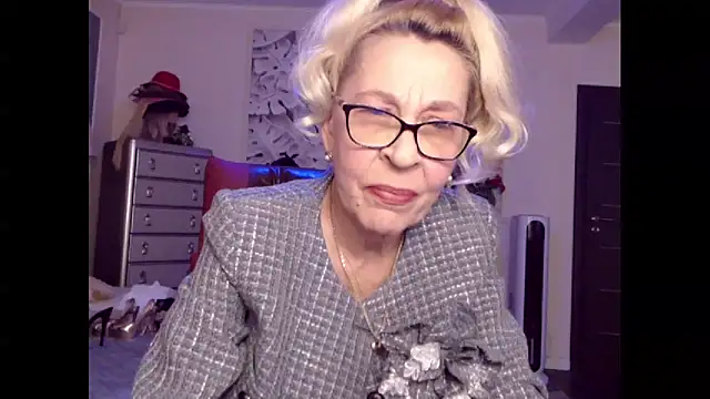 Snapshot of HornyMilf_555 chatting on 10-06-25, 01:08 HornyMilf 555 online show from 10-06-25, 01:08