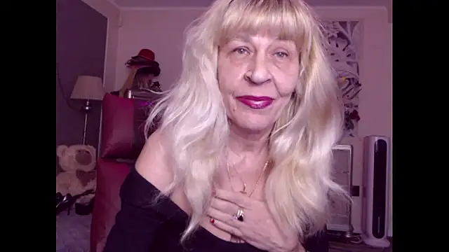 Snapshot of HornyMilf_555 chatting on 10-16-25, 01:23 HornyMilf 555 online show from 10-16-25, 01:23