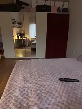 MariaValentine online show from 12-18-25, 06:30