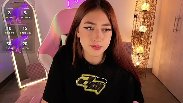 Snapshot of violet_ch chatting on 11-29-25, 06:44 violet ch online show from 11-29-25, 06:44