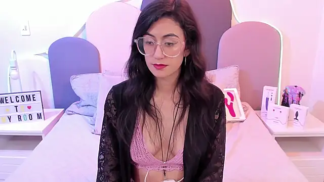 Snapshot of SophieGomez22 chatting on 01-18-25, 02:33 SophieGomez22 online show from 01-18-25, 02:33