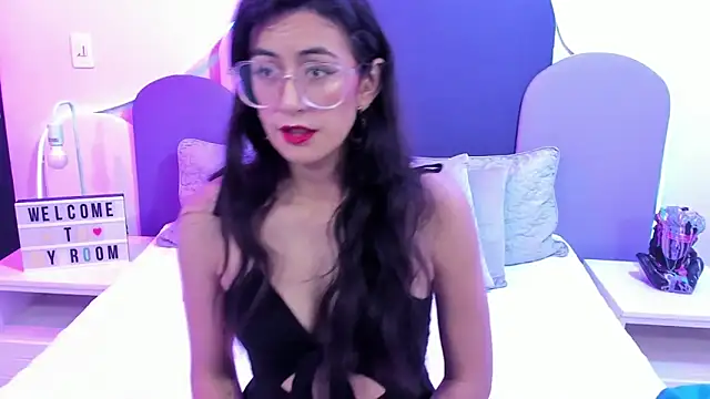 Snapshot of SophieGomez22 chatting on 02-05-25, 11:12 SophieGomez22 online show from 02-05-25, 11:12