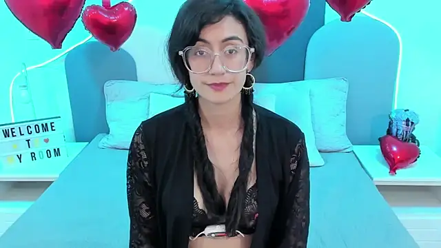 Snapshot of SophieGomez22 chatting on 02-13-25, 05:33 SophieGomez22 online show from 02-13-25, 05:33