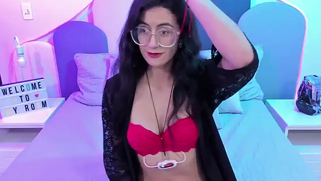 Snapshot of SophieGomez22 chatting on 02-16-25, 02:32 SophieGomez22 online show from 02-16-25, 02:32