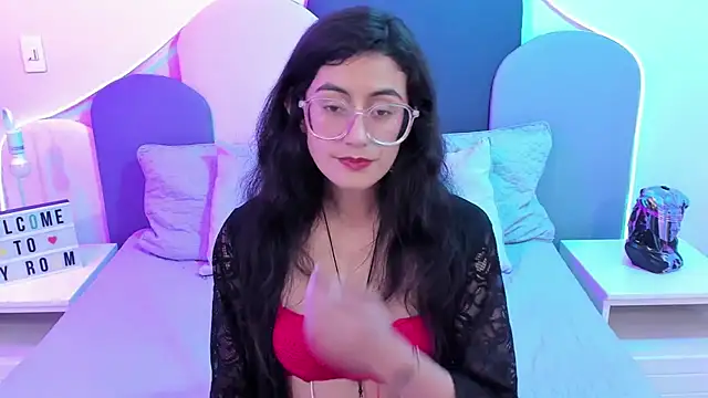 Snapshot of SophieGomez22 chatting on 02-16-25, 05:37 SophieGomez22 online show from 02-16-25, 05:37