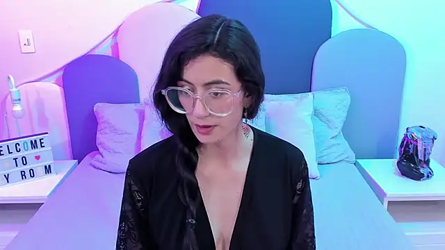 Snapshot of SophieGomez22 chatting on 02-19-25, 11:17 SophieGomez22 online show from 02-19-25, 11:17