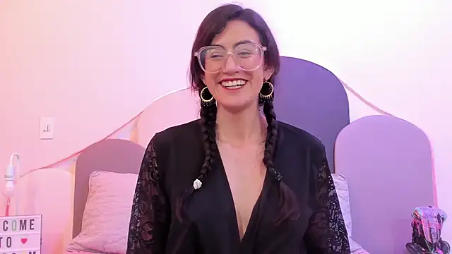 Snapshot of SophieGomez22 chatting on 02-20-25, 02:13 SophieGomez22 online show from 02-20-25, 02:13