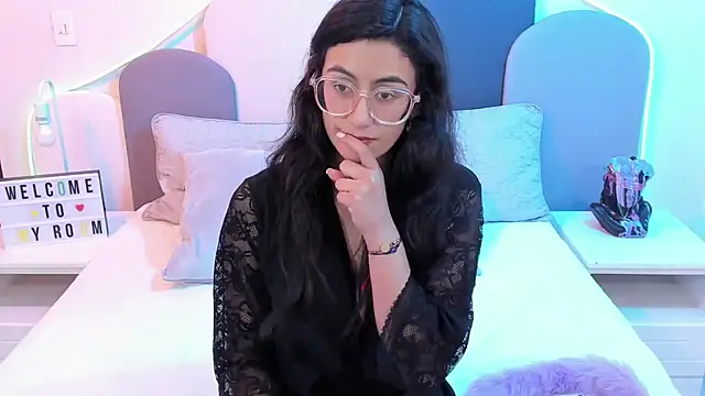 Snapshot of SophieGomez22 chatting on 03-02-25, 05:25 SophieGomez22 online show from 03-02-25, 05:25