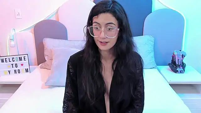 Snapshot of SophieGomez22 chatting on 03-03-25, 11:22 SophieGomez22 online show from 03-03-25, 11:22