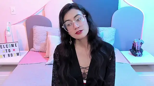 Snapshot of SophieGomez22 chatting on 03-06-25, 02:29 SophieGomez22 online show from 03-06-25, 02:29