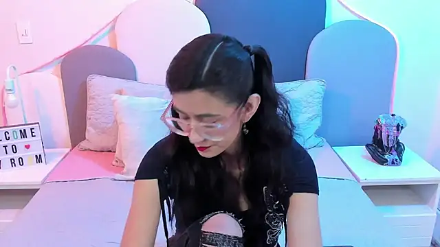 Snapshot of SophieGomez22 chatting on 03-08-25, 11:27 SophieGomez22 online show from 03-08-25, 11:27