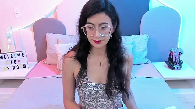 Snapshot of SophieGomez22 chatting on 03-10-25, 11:42 SophieGomez22 online show from 03-10-25, 11:42