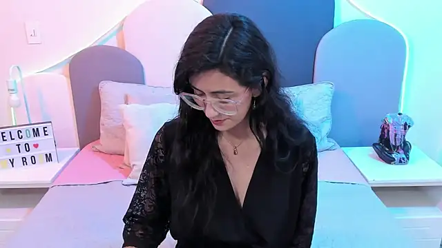 Snapshot of SophieGomez22 chatting on 03-10-25, 05:50 SophieGomez22 online show from 03-10-25, 05:50