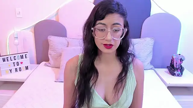 Snapshot of SophieGomez22 chatting on 03-17-25, 11:42 SophieGomez22 online show from 03-17-25, 11:42