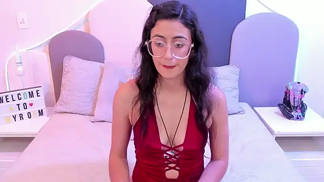 Snapshot of SophieGomez22 chatting on 03-21-25, 02:51 SophieGomez22 online show from 03-21-25, 02:51