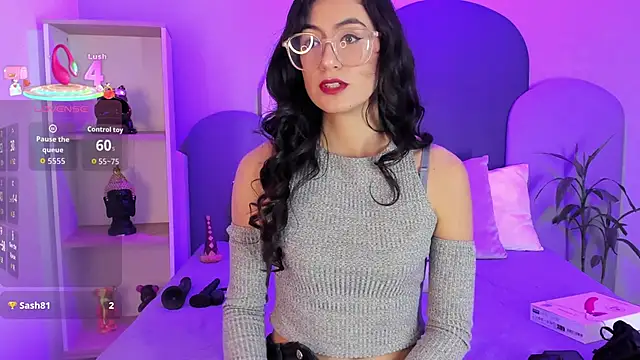 Snapshot of SophieGomez22 chatting on 09-10-25, 11:43 SophieGomez22 online show from 09-10-25, 11:43