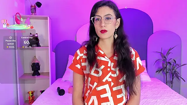 Snapshot of SophieGomez22 chatting on 10-05-25, 11:30 SophieGomez22 online show from 10-05-25, 11:30