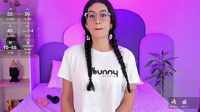 Snapshot of SophieGomez22 chatting on 10-23-25, 11:31 SophieGomez22 online show from 10-23-25, 11:31