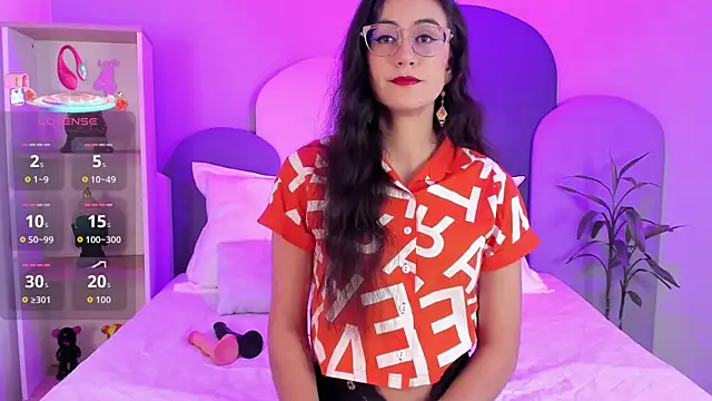 Snapshot of SophieGomez22 chatting on 11-07-25, 11:32 SophieGomez22 online show from 11-07-25, 11:32