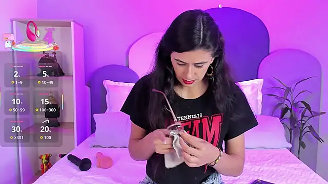 Snapshot of SophieGomez22 chatting on 11-21-25, 11:20 SophieGomez22 online show from 11-21-25, 11:20