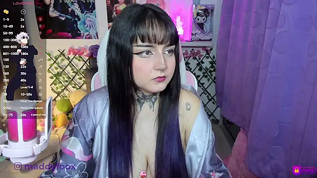 Snapshot of MaddyFooxx chatting on 04-18-26, 11:49 MaddyFooxx online show from 04-18-26, 11:49