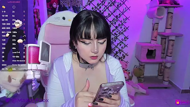 MaddyFooxx online show from 06-25-26, 11:42