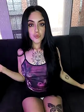 Snapshot of Mazikeen-- chatting on 01-16-26, 10:25 Mazikeen-- online show from 01-16-26, 10:25