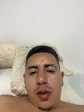 Snapshot of DanielGomez9 chatting on 12-17-24, 04:34 DanielGomez9 online show from 12-17-24, 04:34