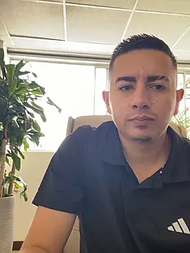 Snapshot of DanielGomez9 chatting on 12-25-24, 03:06 DanielGomez9 online show from 12-25-24, 03:06