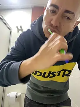 Snapshot of DanielGomez9 chatting on 12-27-24, 01:00 DanielGomez9 online show from 12-27-24, 01:00