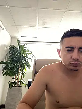 Snapshot of DanielGomez9 chatting on 01-03-25, 09:05 DanielGomez9 online show from 01-03-25, 09:05