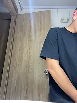 Snapshot of DanielGomez9 chatting on 01-06-25, 11:20 DanielGomez9 online show from 01-06-25, 11:20