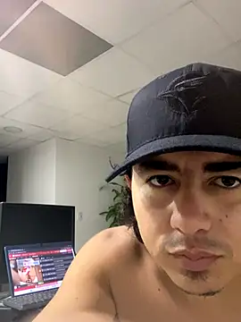 Snapshot of DanielGomez9 chatting on 12-16-25, 06:51 DanielGomez9 online show from 12-16-25, 06:51