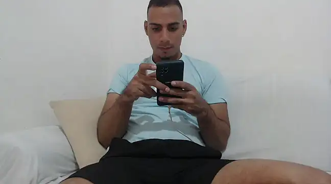 Snapshot of bonehur chatting on 02-15-25, 08:33 bonehur online show from 02-15-25, 08:33